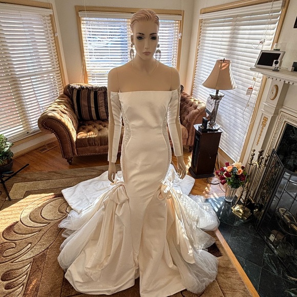 Jimmy Choo beautiful fit n flare Wedding Gown Size 12 NWT - Picture 1 of 16